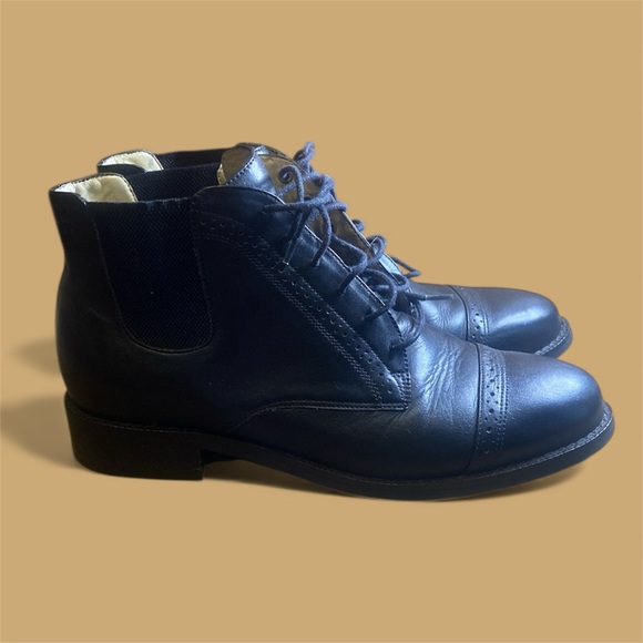 Ariat Dark Leather Lace-Up Ankle Booties - Picture 1 of 12